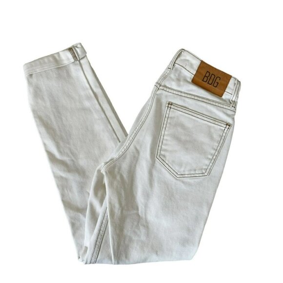 Urban Outfitters BDG High-Rise Mom Jeans in Ecru Distressed Women's Sz 26 - Picture 12 of 12